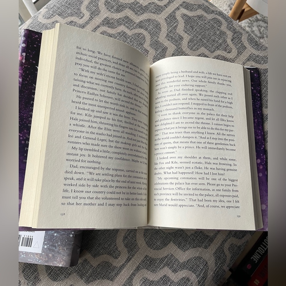 {The Crown & The Heir} by Kiera Cass - 2 book bundle (hardcover) - Picture 4 of 5